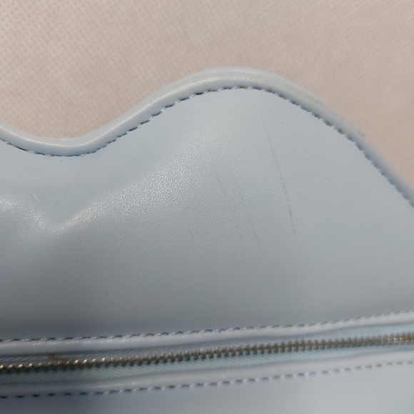 H! By Henry Holland 💋 Lips Crossbody Bag - Picture 3 of 7